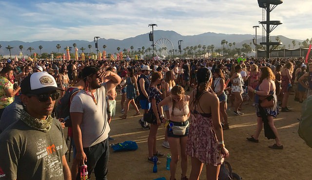 Crowds at Coachella 2017 (Photo Adam Reeder CC)