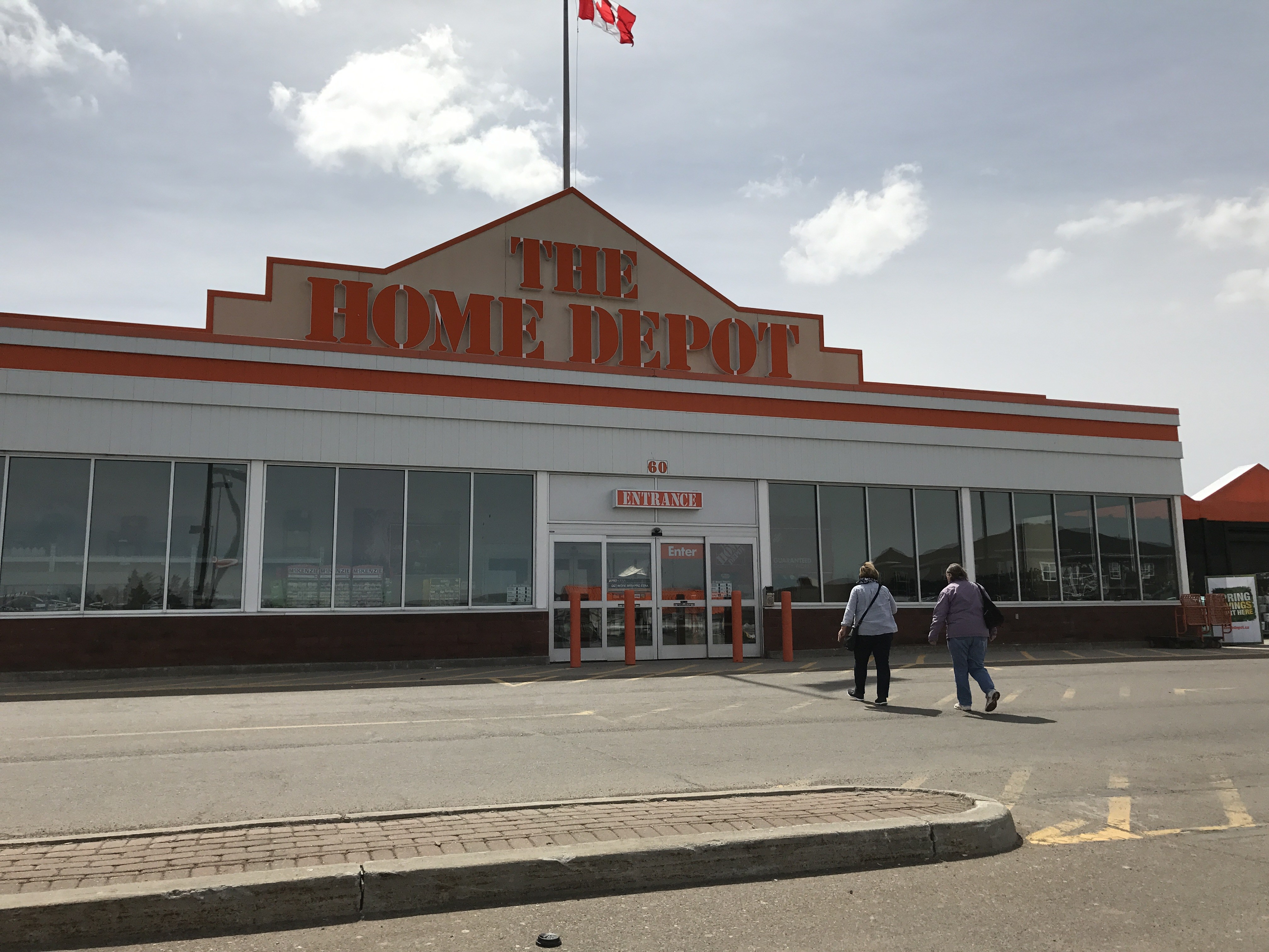 Home Depot can process web orders quickly and accurately (photo Stephen Pate/NJN Network)