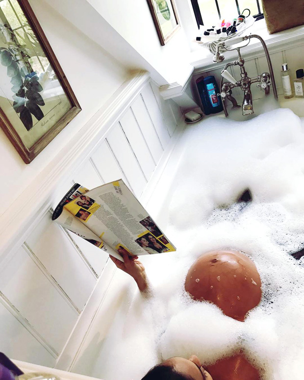 Lisa Haydon flaunting her baby bump in a bathtub