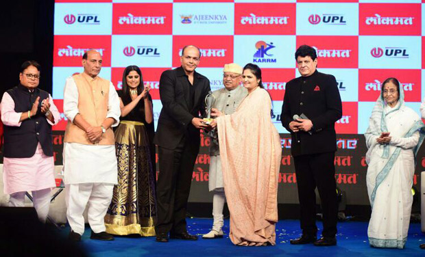 This film maker was honoured with the prestigious ‘Lokmat Maharashtrian Of The Year Award’. Find out who!