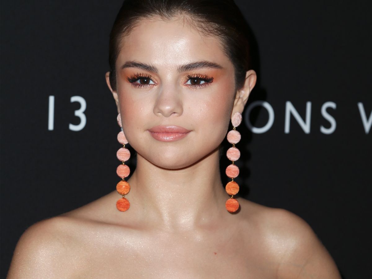 selena gomez has a message for 13 reasons why fans