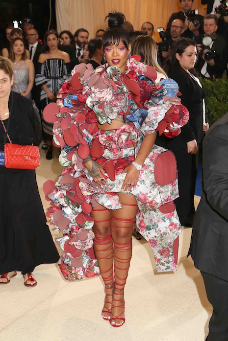 met gala 2017: only the courageous dare to wear commes des garcons