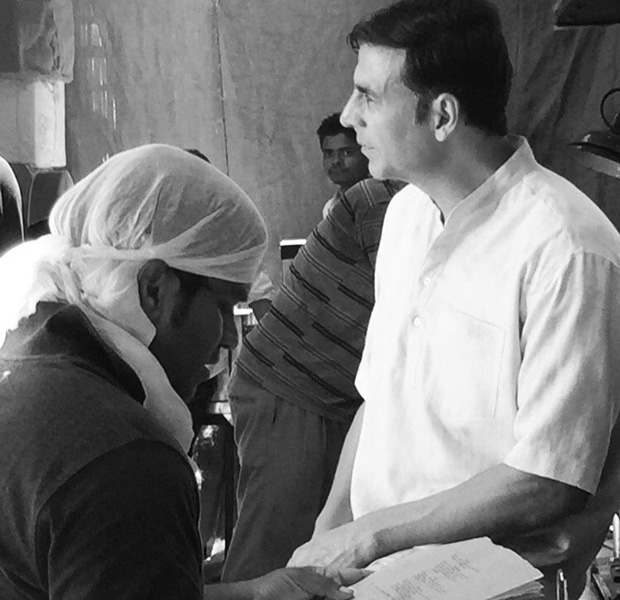 Behind the scenes Akshay Kumar and Sonam Kapoor caught in some candid moments on the sets of PadMan