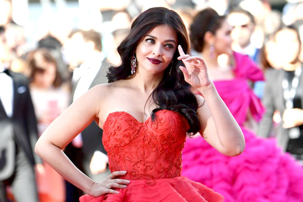 HOT Aishwarya Rai Bachchan steals the show in red ruffled gown at Cannes 2017 (6)