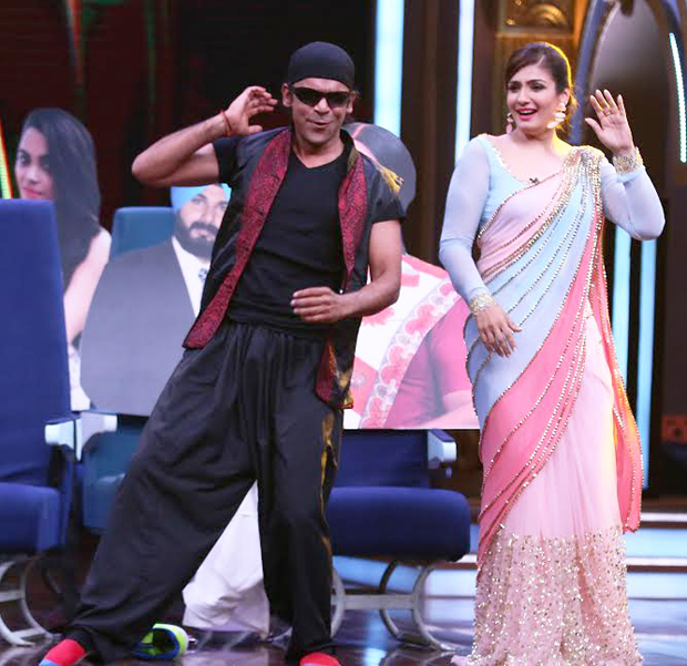 Sunil Grover does a Akshay Kumar to impress Raveena Tandon! features