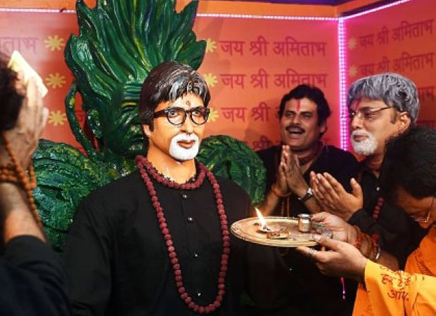 Wait what! Fans install life size statue of Amitabh Bachchan in a temple in Kolkata