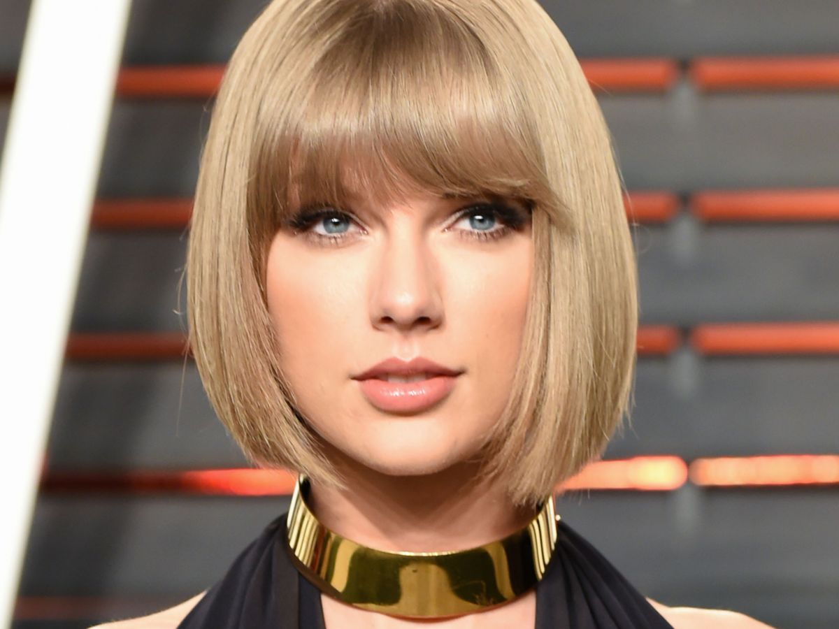 is taylor swift dating another british actor?