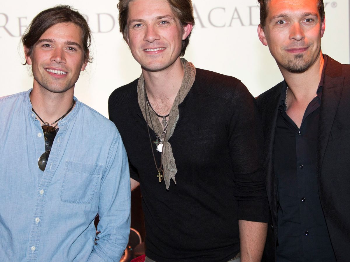 hanson just dropped the sweetest video featuring their 11 children