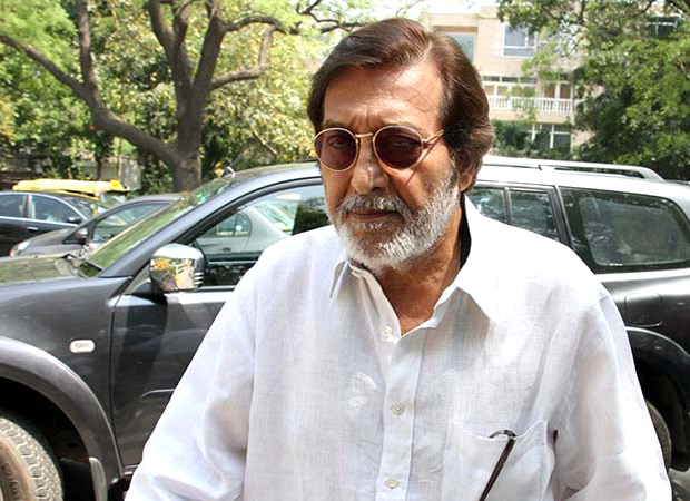 vinod-khanna-attends-the-last-rites-of-kamla-advani-201604-1460099929