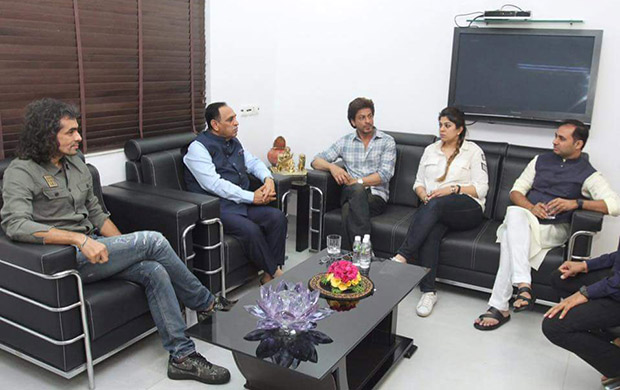 Shah Rukh Khan met up with Gujarat’s Chief Minister recently. Here’s why!