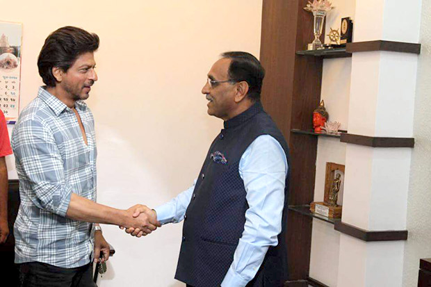Shah Rukh Khan met up with Gujarat’s Chief Minister recently. Here’s why!2