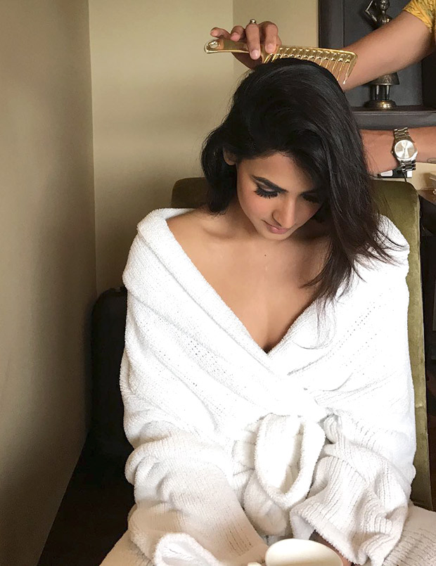 SEXY AND SCINTILLATING Sonal Chauhan refines HOT BEAUTY with this photograph