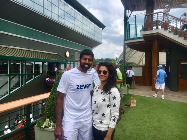 Saiyami Kher has a fangirl moment upon meeting Wimbledon champion, Roger Federer -2