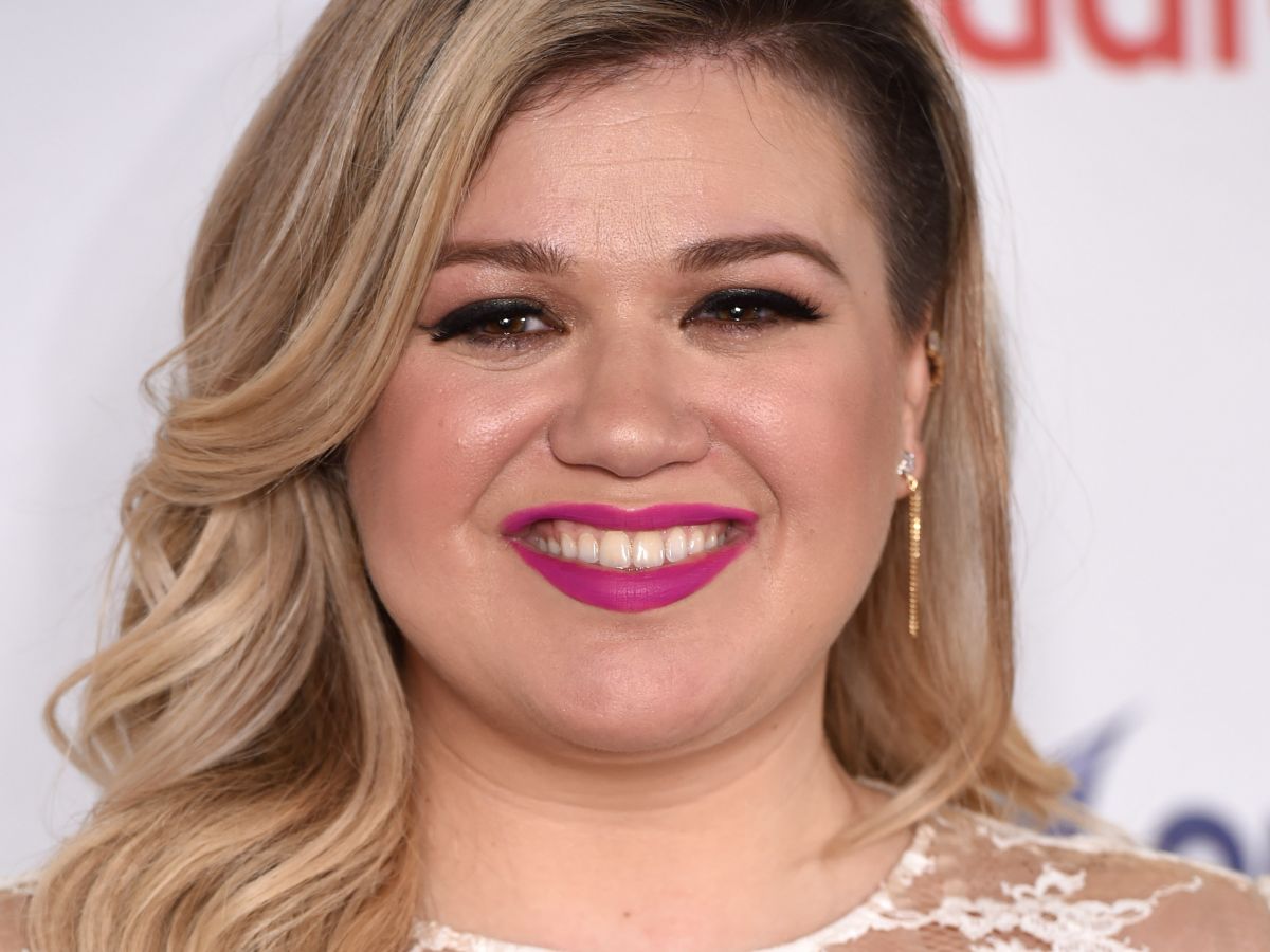 kelly clarkson clapped back at this body-shaming tweet