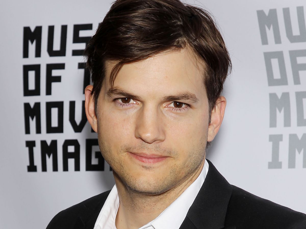 ashton kutcher hits back at cheating claims