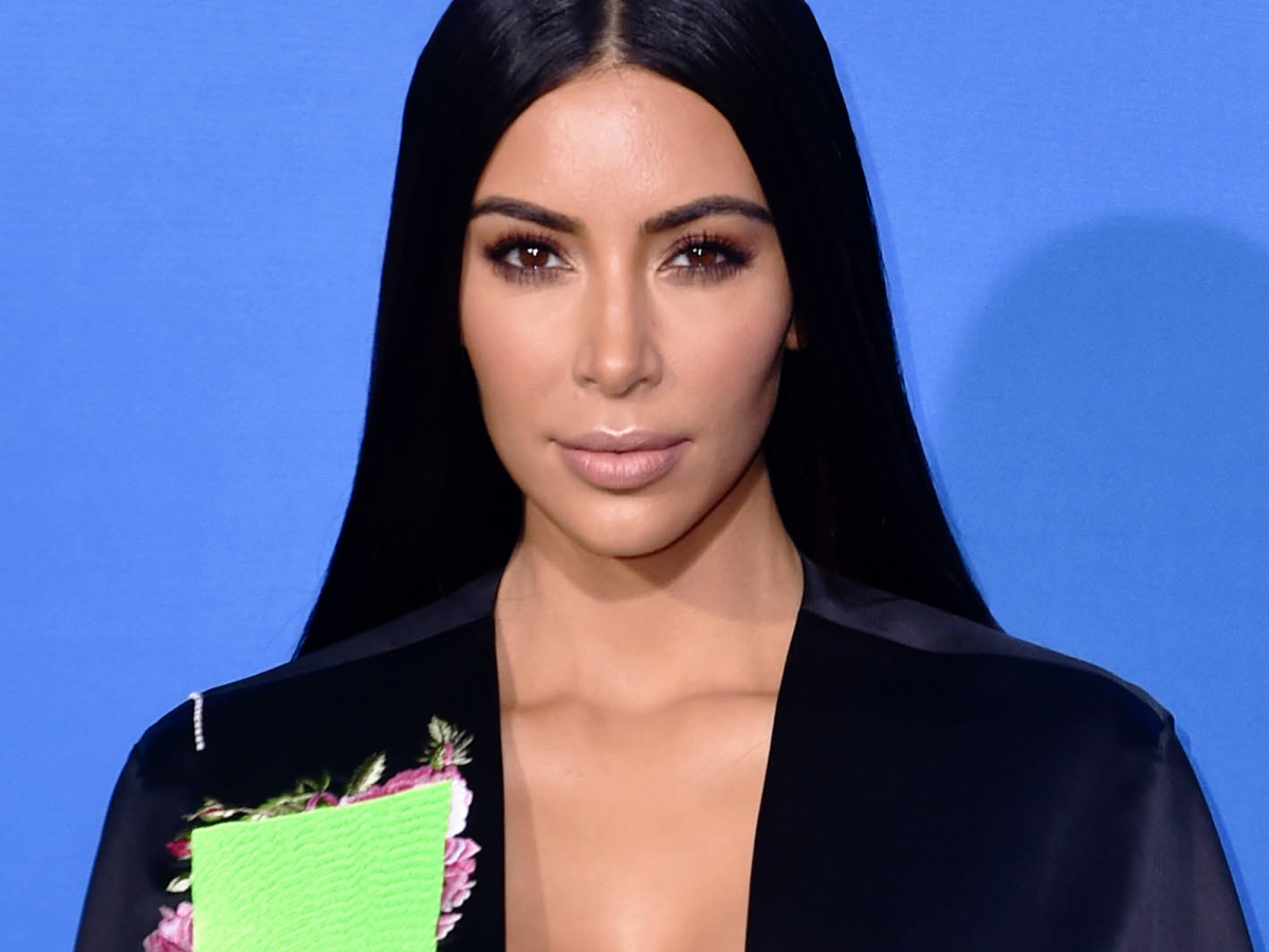 kim kardashian made jamaican food & twitter is being very judgmental about it