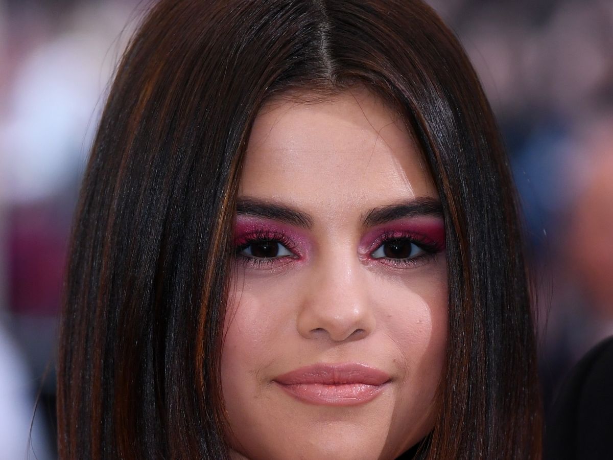 selena gomez drops sultry new song “fetish”