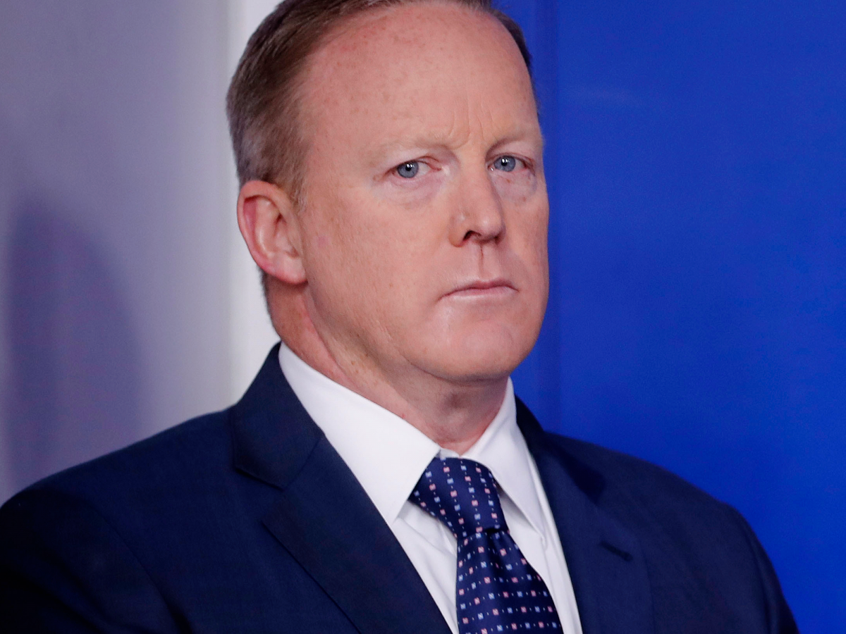 sean spicer reportedly stole a mini-fridge & the internet is recreating the crime