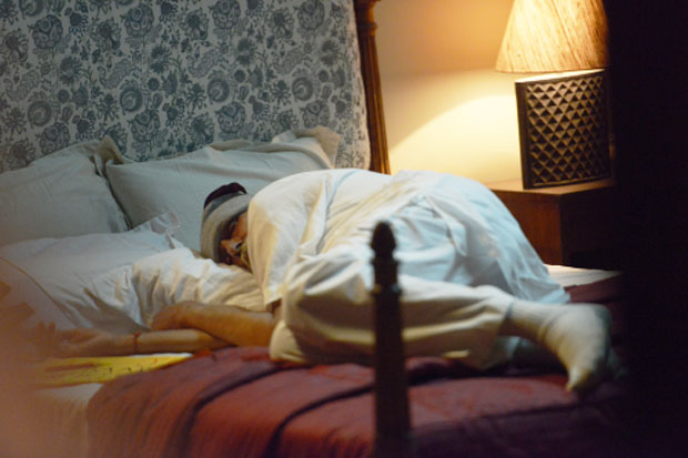 Amitabh Bachchan falls asleep on the sets of 102 Not Out