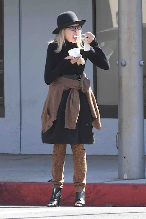 diane keaton cools off with pinkberry