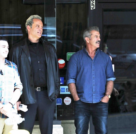 mel gibson doesn’t mind standing next to vince vaughn