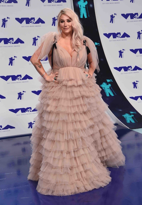 vanessa hudgens is all right at the mtv vma awards – kesha is all wrong!