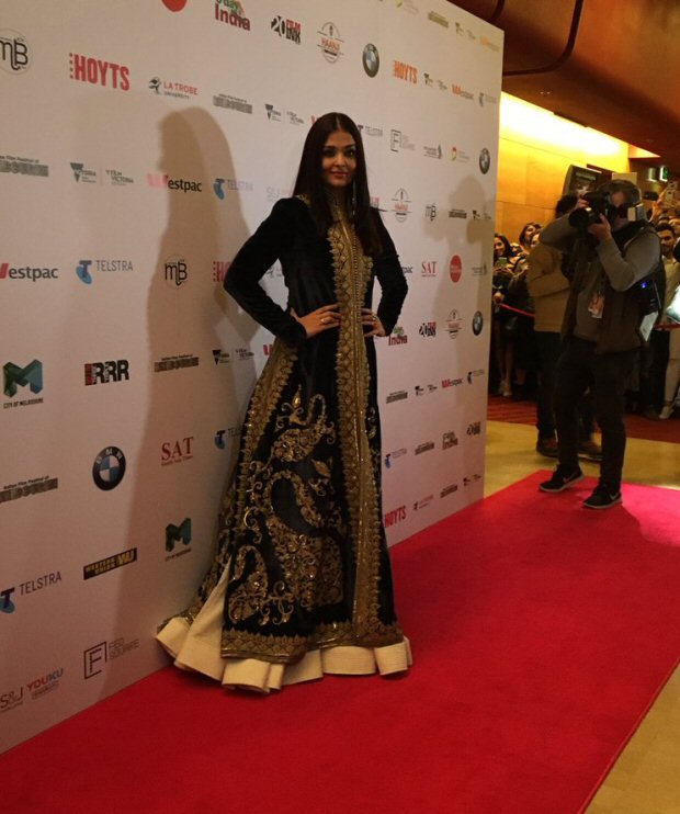 Check out Aishwarya Rai Bachchan stuns in black traditional avatar at IFFM 2017