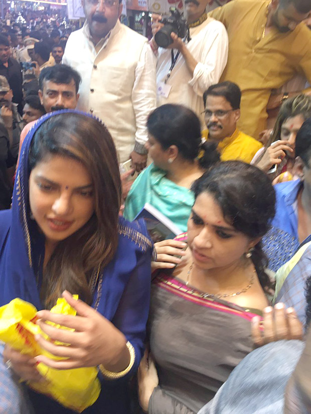 Check out Priyanka Chopra seeks Lalbaugcha Raja's blessings; chills by Marine Drive post darshan!