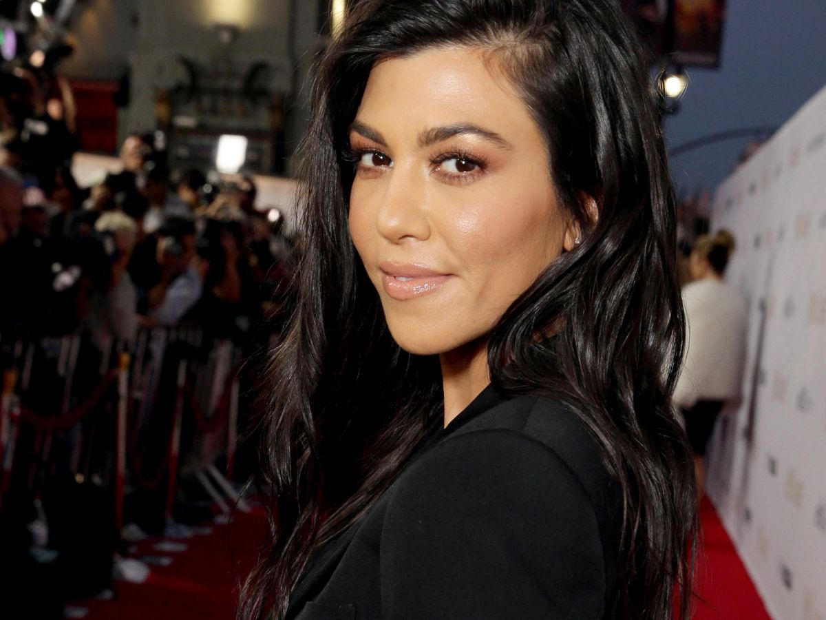 kourtney kardashian is living it up in egypt with younes bendjima