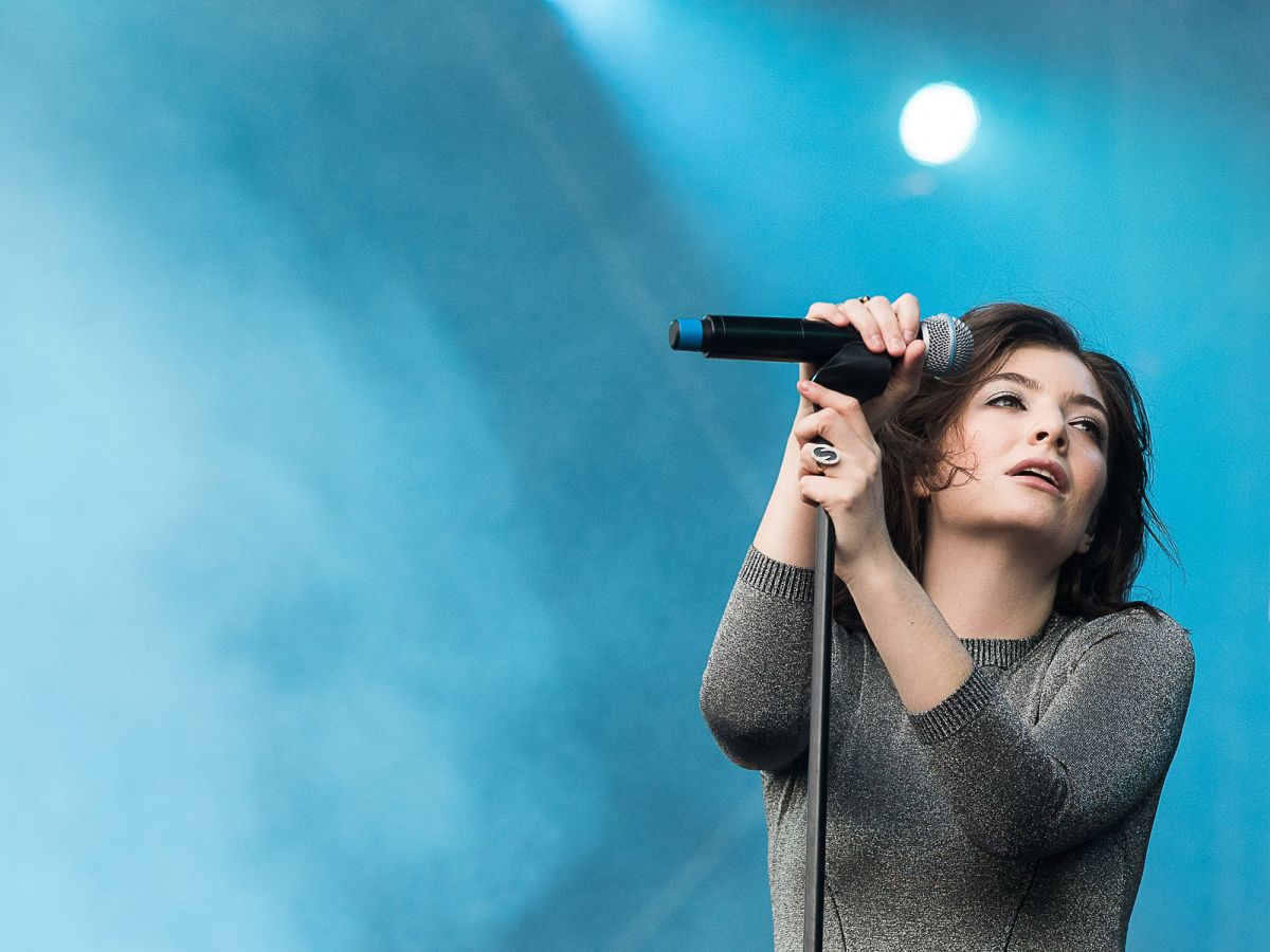 lorde just gave us the martha wainwright cover we didn’t know we needed