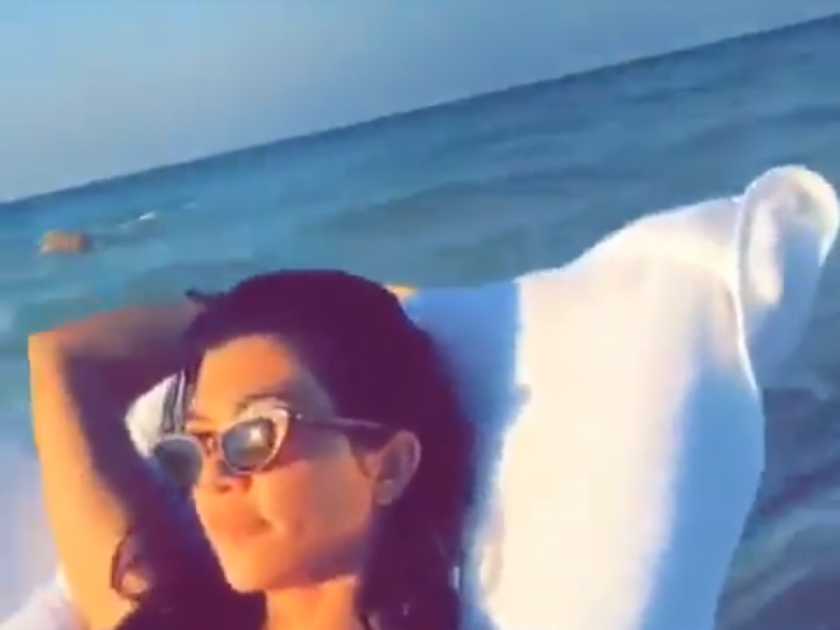kourtney kardashian is living it up in egypt with younes bendjima