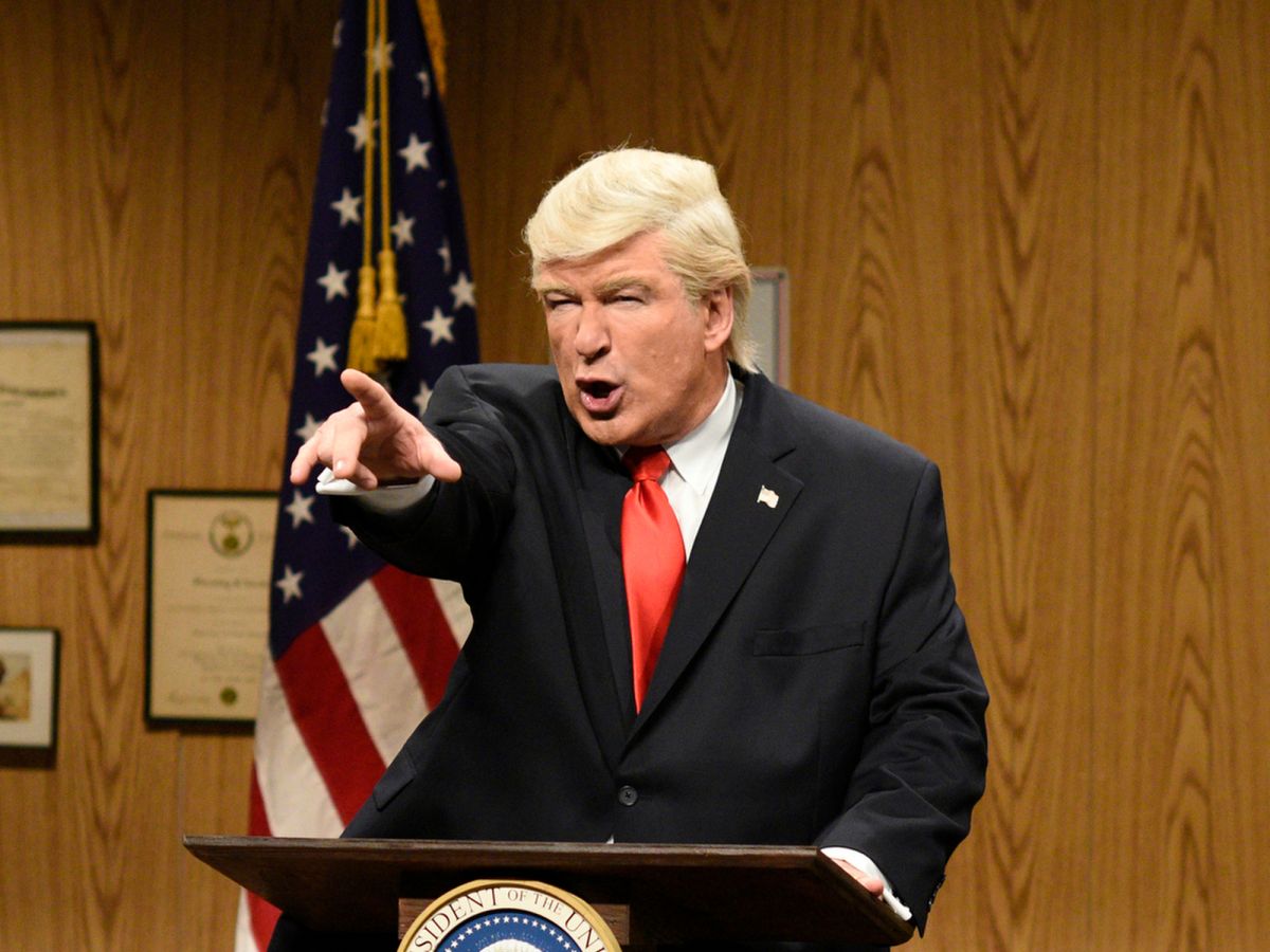 alec baldwin brought his famous snl trump impersonation to weekend update summer edition