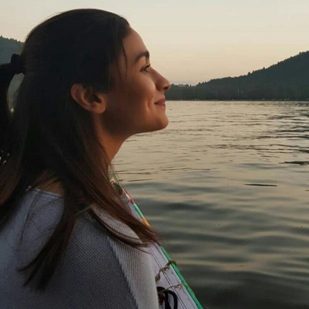 Check out Alia Bhatt heads to Kashmir for Raazi; bff Akansha joins her for the schedule 2