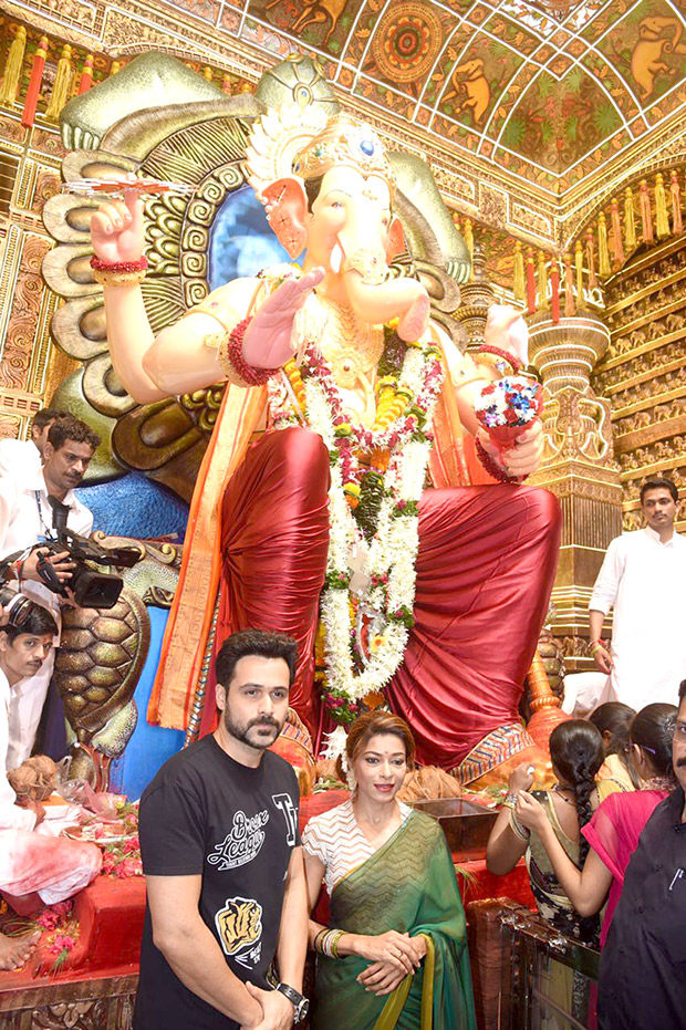 Check out Emraan Hashmi seeks blessings of Lalbaugcha Raja ahead of Baadshaho release