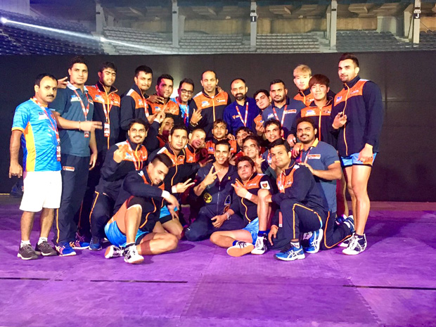 Here’s the video of Akshay Kumar practicing with his team Bengal Warriors
