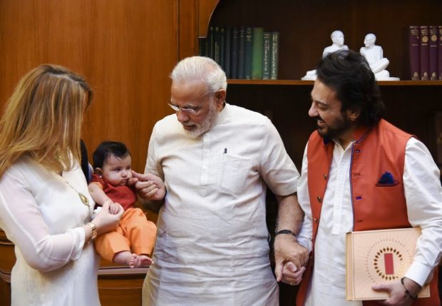Narendra Modi accords a warm welcome-1