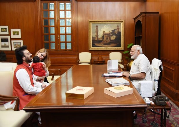 Narendra Modi accords a warm welcome-5