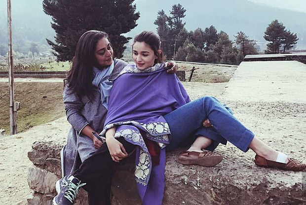 WOW! Alia Bhatt spotted chilling with Meghna Gulzar, Puneet B Saini on Raazi sets in Kashmir1