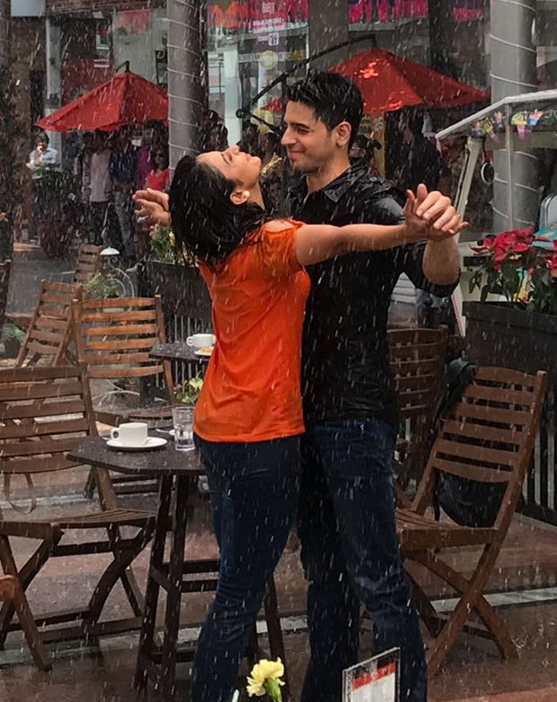 WOW! Here’s a glimpse of romantic song between Sidharth Malhotra and Rakul Preet Singh in Aiyaary