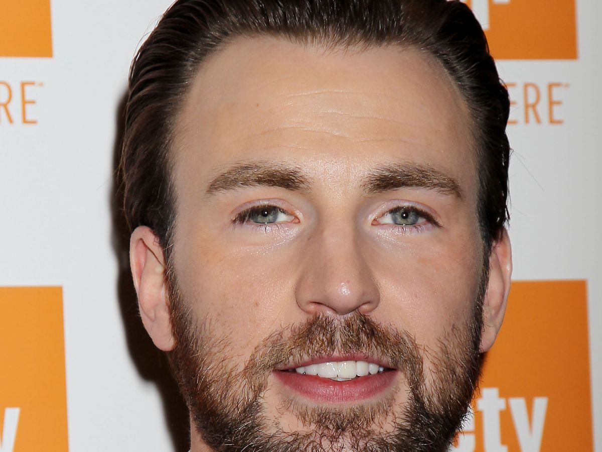 this video of chris evans reuniting with his dog will make you happy-cry