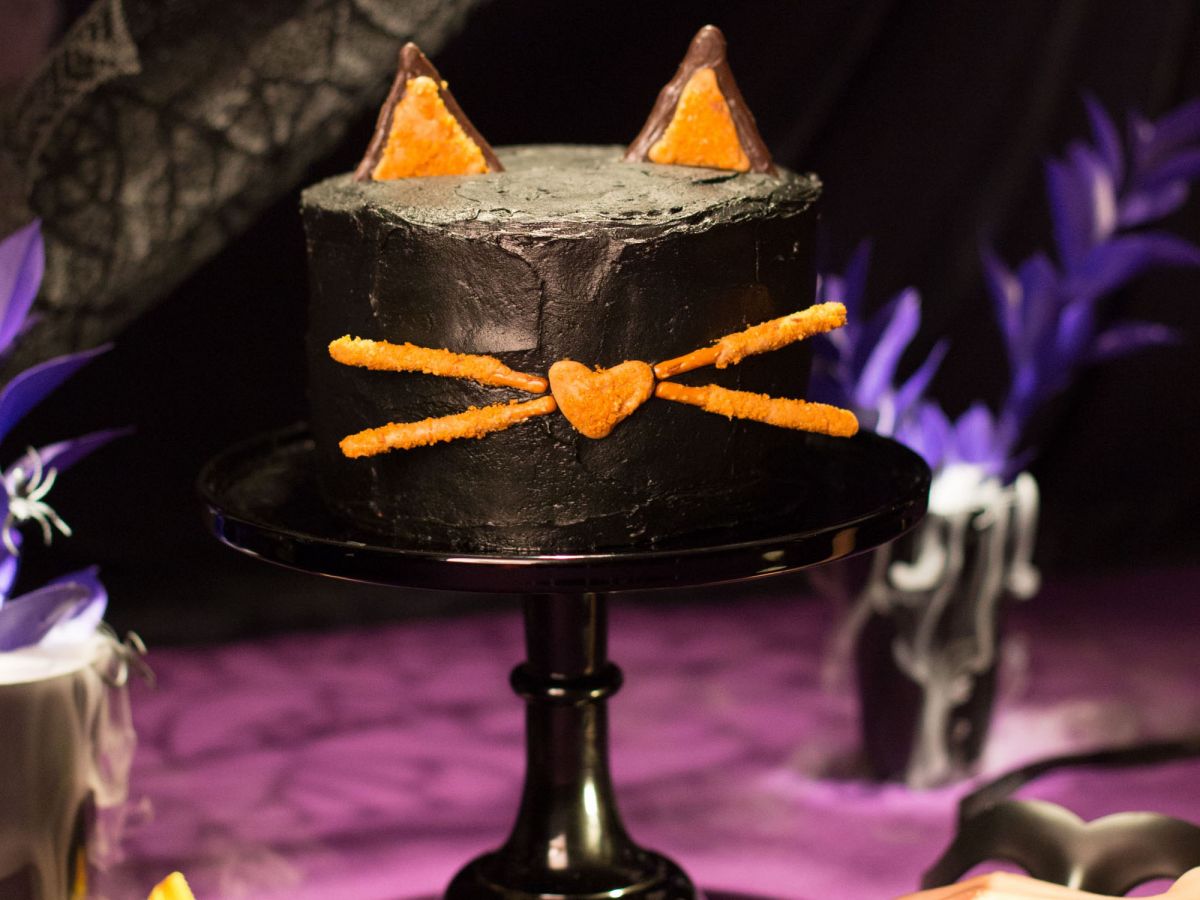 try this halloween cake that’s as sweet as it is cute