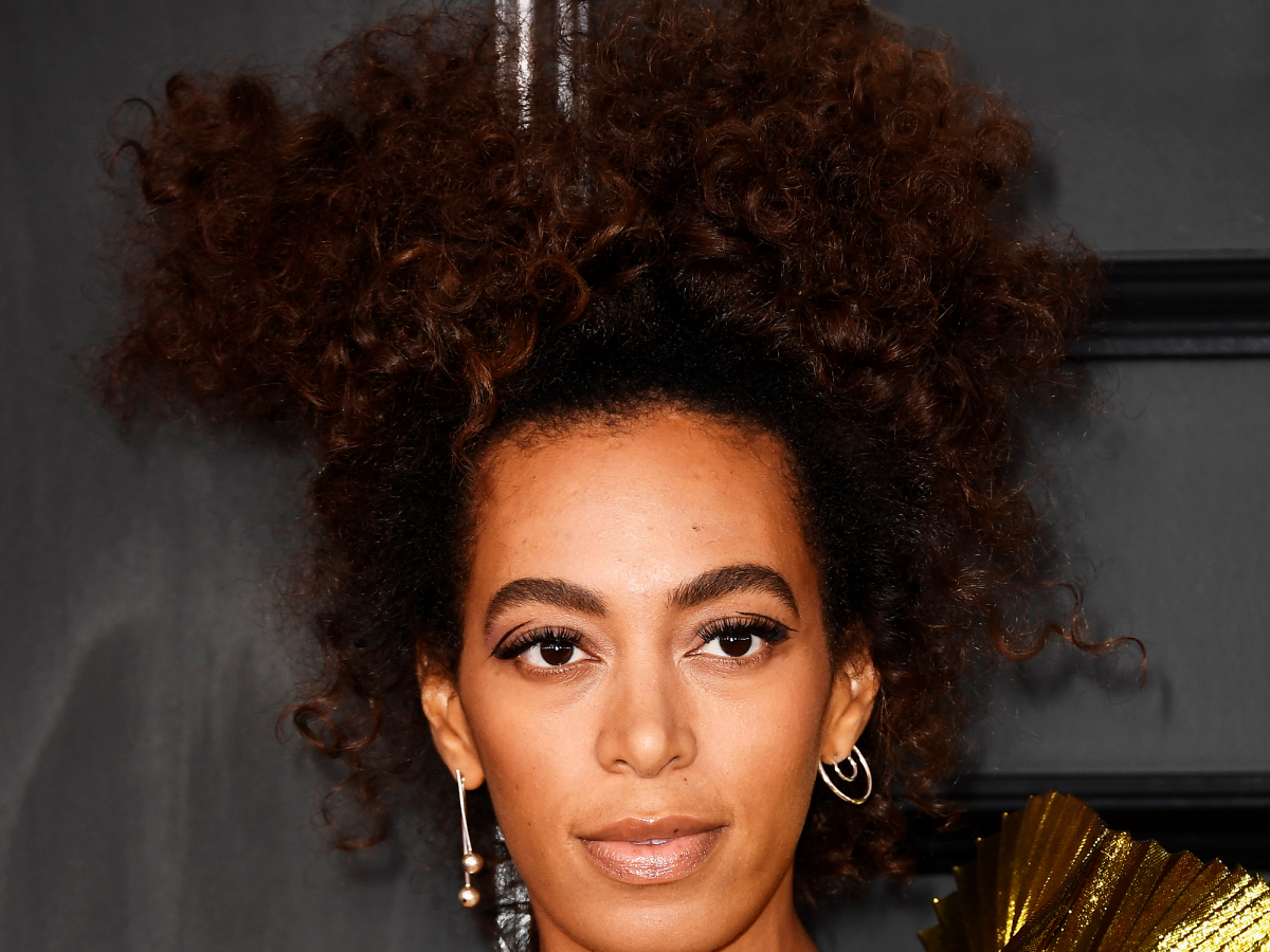 solange now has blonde hair & her fans are flipping out