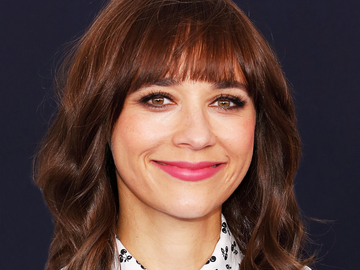 rashida jones on why diversity in beauty is more important than ever