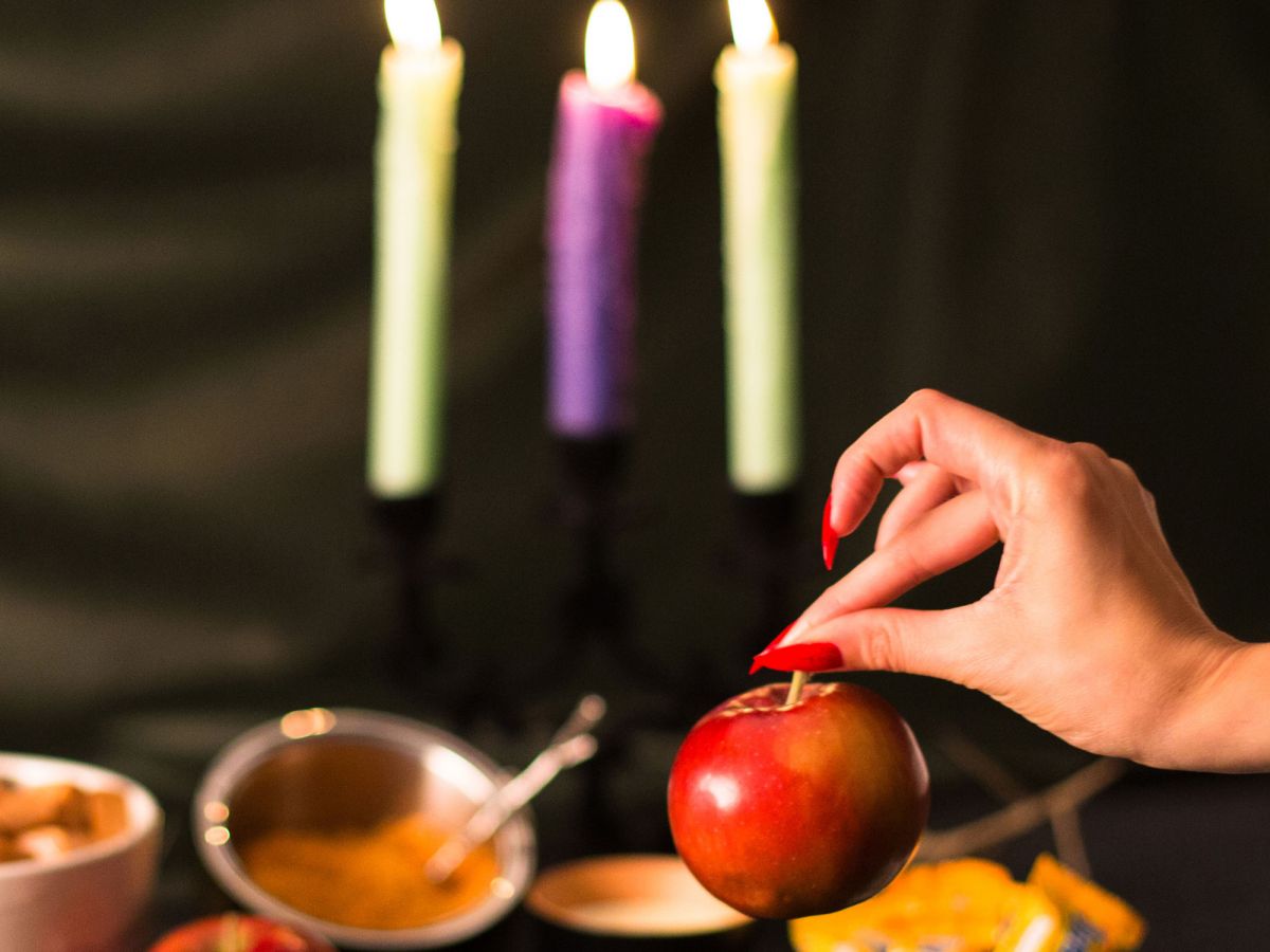 live your fairy-tale dreams with these poison (caramel) apples