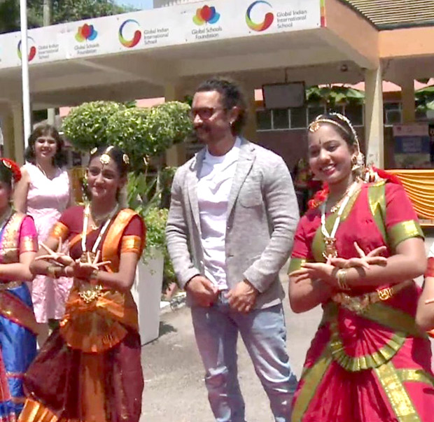 BACK TO SCHOOL Aamir Khan celebrates Gandhi Jayanti in Singapore! (1)