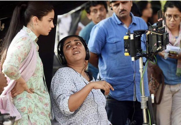 CHECK OUT Alia Bhatt shoots for Raazi at the iconic Miranda House in Delhi4