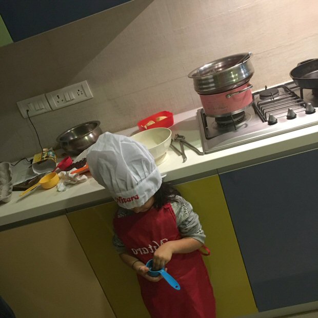 Check out Akshay Kumar- Twinkle Khanna's daughter Nitara turns Chef