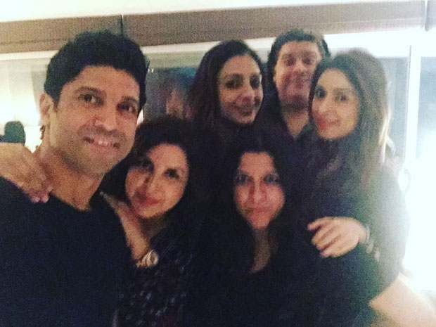 Hrithik Roshan hangs out with Karan Johar, Zoya Akhtar, Farah Khan at Farhan Akhtar's residence -2