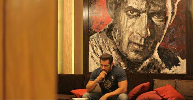 Salman Khan shows off his paintings at his chalet in Bigg Boss 11 house-2