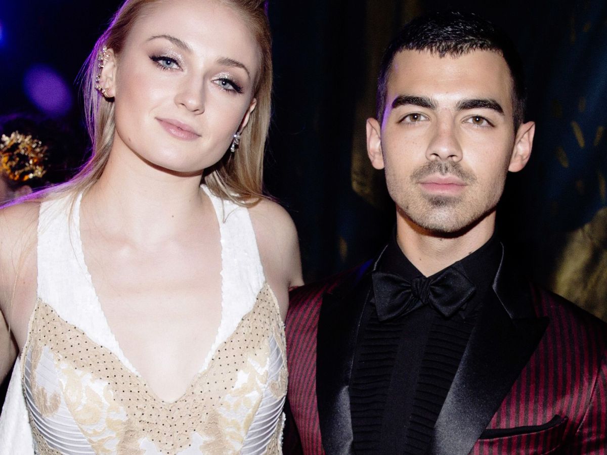 sophie turner is engaged to joe jonas